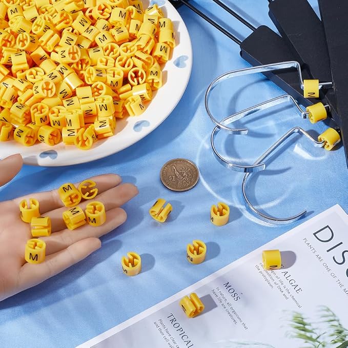 CRASPIRE 250Pcs Yellow Hanger Size Markers Size M Plastic Color Tags Clothes Hanger Size Markers Color-Coding Garment Markers Code Clip for Wire Hangers Clothing Pants