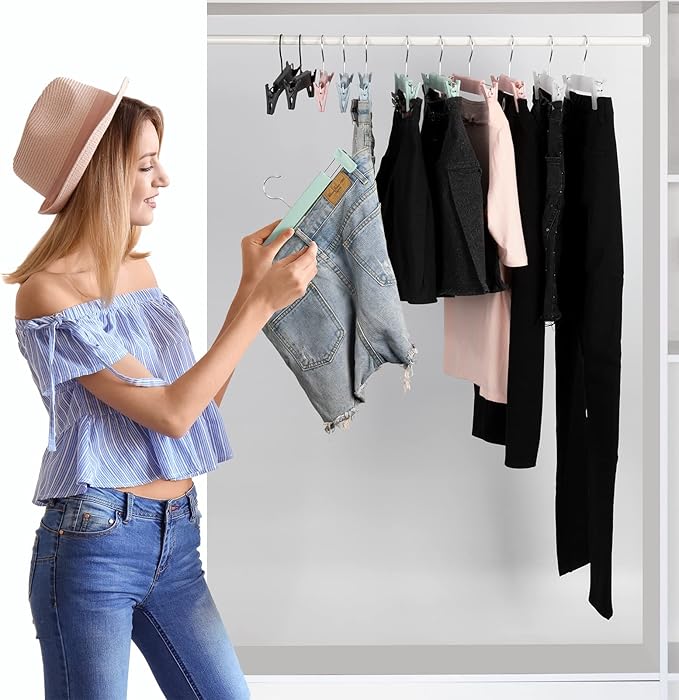10 Pack Skirt Hangers，Pants Hangers with Clips，360 ° Swivel Hooks Space Saving Hangers for Pants, Skirts, Clothes, Jeans，Light Green