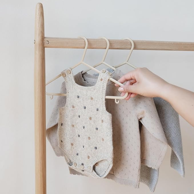 3 Sprouts Wheat Straw Plastic Hangers - 30-Pack Eco-Conscious Toddler Hangers for Child & Baby Clothes, Coats - Kid Closet Hanger Ideal for Small Girls, Boys, Children & Kids - Speckled Beige