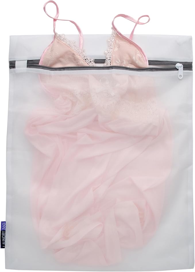 4 Pack Active wear Wash Bag Set | Set includes 2 Large Bags and 2 Medium Bags | Protect Clothing | Laundry Accessories | Assorted Colors