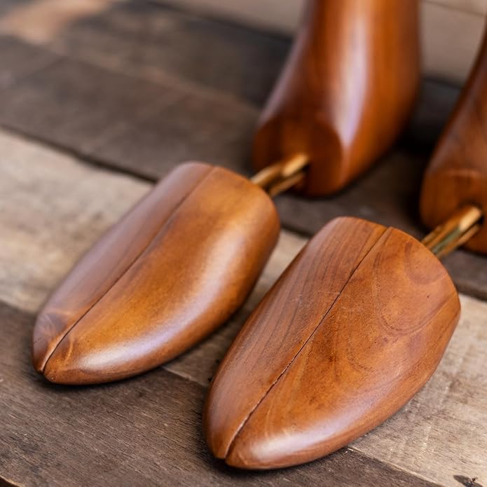 Cobbler's Choice Co. Finest Quality Men’s Boot Tree – Varnished Natural Wood, Timeless Design, Signature Finish, Brown