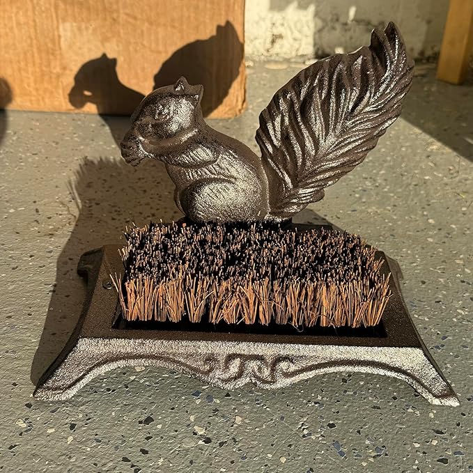 Cast Iron Squirrel Shoe Brush, Rust Brown Vintage Shoe Cleaner with Bristles, 7.5 Inch Height Decorative Boot Scraper for Porch, Entryway, Home Decor Gift HC8299