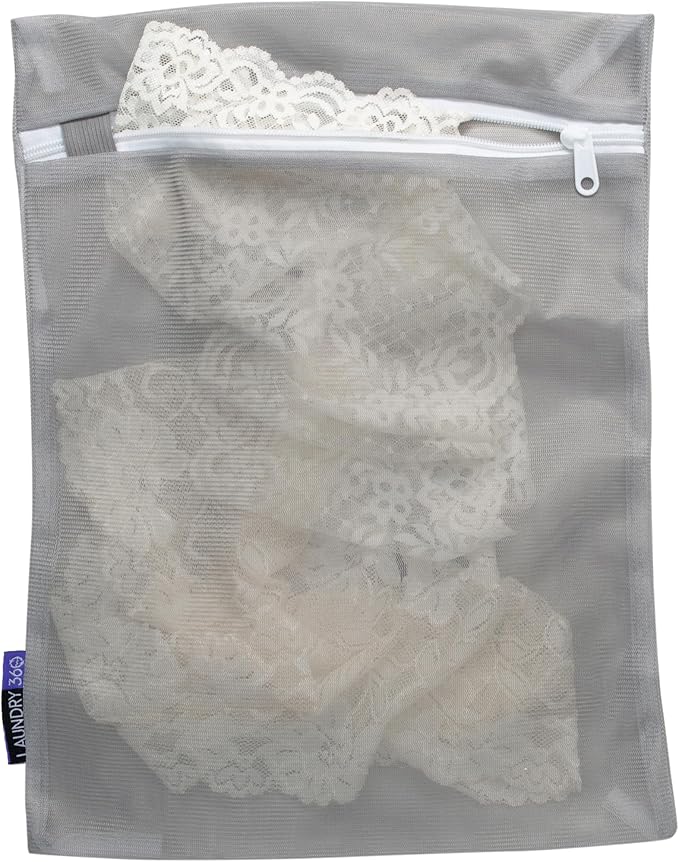 4 Pack Active wear Wash Bag Set | Set includes 2 Large Bags and 2 Medium Bags | Protect Clothing | Laundry Accessories | Assorted Colors