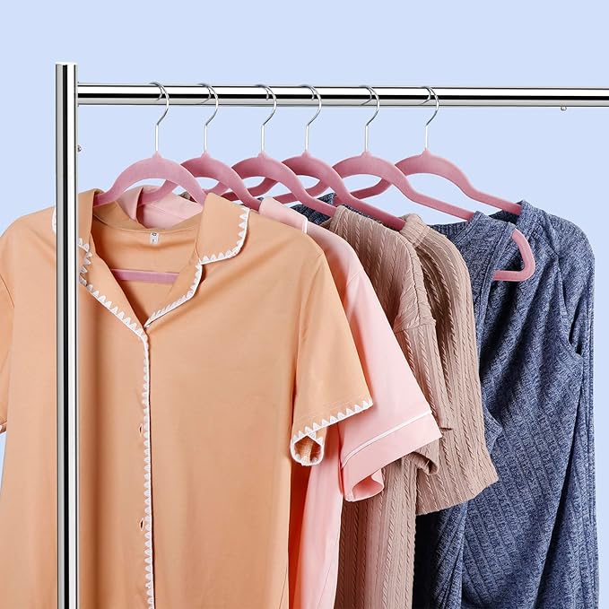 HomGarden 100 Pack Velvet Hangers Ultra Thin Non Slip Clothes Hanger Hook Swivel 360 Flocked & Durable Space Saving w/Bar for Garments, Suits, Dresses, Pants, Shirts, Coats,Pink