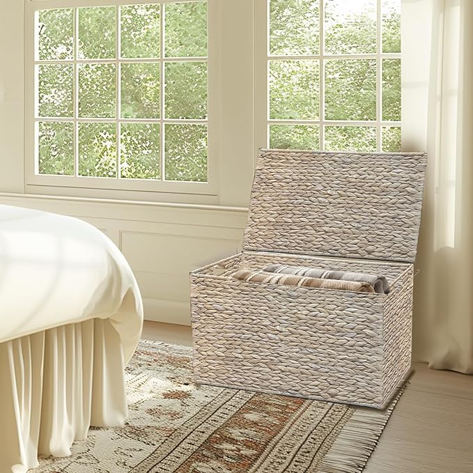 Water Hyacinth Storage Basket with Lid, 17.2 Gallon (65L) Wicker Storage Trunk with Handles, Handwoven Wicker Storage Bin for Blanket, Foldable, for Living Room, Laundry Room, White