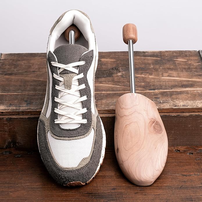 Cobbler’s Choice Cedar Travel Shoe Tree – Lightweight Travel Design
