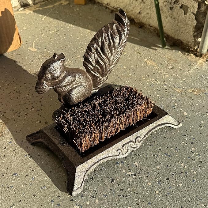 Cast Iron Squirrel Shoe Brush, Rust Brown Vintage Shoe Cleaner with Bristles, 7.5 Inch Height Decorative Boot Scraper for Porch, Entryway, Home Decor Gift HC8299