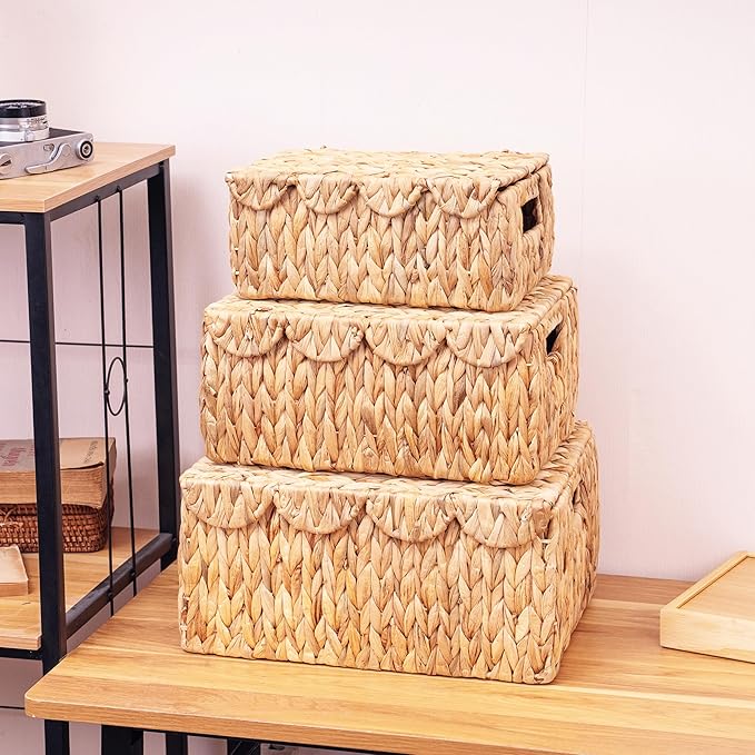 Set of 2 Scalloped Edge Wicker Basket with Lids, Rectangle Wicker Storage Basket with Built-in Handles, Multipurpose Organizer Rattan Display Boxes for Shelf, Nursery Room
